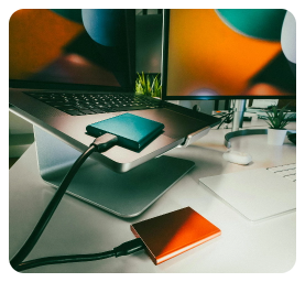 espacio-de-estudio-tecnologico-con-muchos-aparatos-para-poder-trabajar-mejor